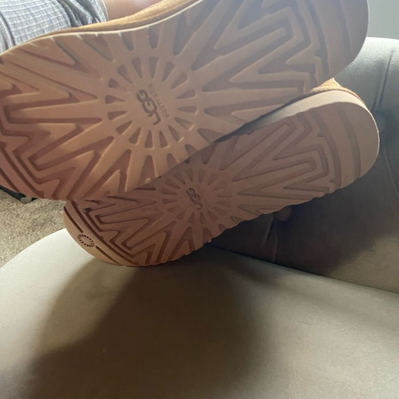 UGG BOOTS - Picture 5 of 5